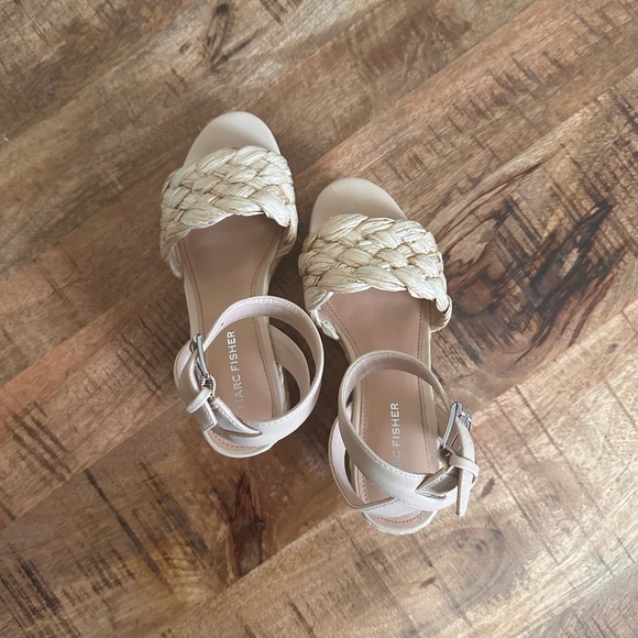 Marc Fisher Steel platform Sandel Heel - Picture 5 of 5